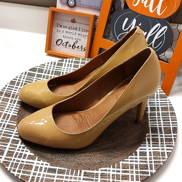 🥰NWOT Corso Como Brand Ladie's Nude Patent Leather Pump, Display Model, 7.5 - Picture 1 of 9